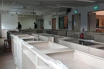 NAIK TARAF: Kerja naik taraf yang akan dilakukan Madrasah Al-Maarif termasuk memecahkan tembok yang memisahkan dua bilik darjah untuk dijadikan makmal sains yang lebih besar. Selain itu, lantai, almari, kerusi meja serta peralatan sains juga akan diperbaharui. - Foto ihsan MADRASAH AL-MAARIF AL-ISLAMIAH