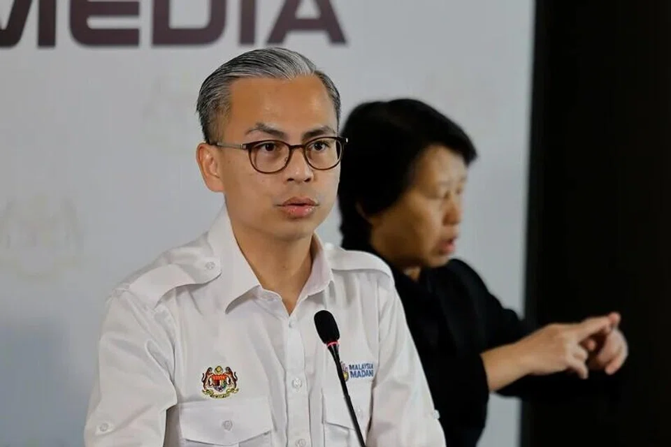 Menteri Komunikasi, jimat minyak, bahan api, dasar kerja dari rumah, penjawat awam Malaysia