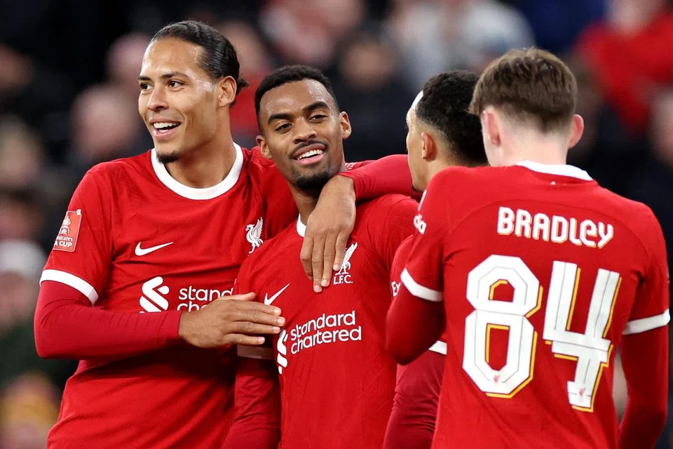 Pemain Liverpool meraikan kemenangan 5-2 mereka ke atas Norwich dalam perlawanan yang menghiburkan. Ia perlawanan pertama mereka sejak pengurus Jurgen Klopp mengumumkan akan meninggalkan Liverpool pada akhir musim ini.