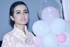 KUAT SEMANGAT: Julia Perez yang meninggal dunia kelmarin dianggap sebagai memiliki semangat kental. - Foto TRIBUNNEWS
