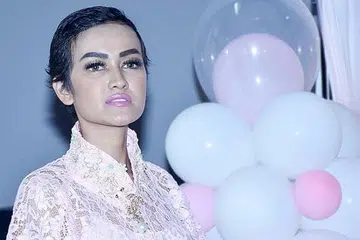 KUAT SEMANGAT: Julia Perez yang meninggal dunia kelmarin dianggap sebagai memiliki semangat kental. - Foto TRIBUNNEWS