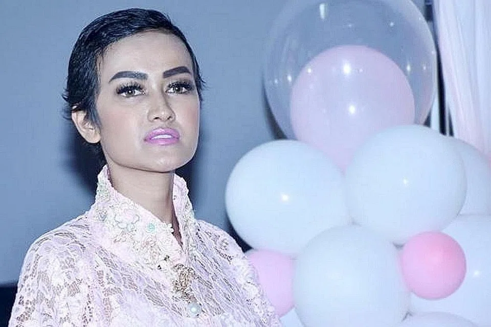KUAT SEMANGAT: Julia Perez yang meninggal dunia kelmarin dianggap sebagai memiliki semangat kental. - Foto TRIBUNNEWS