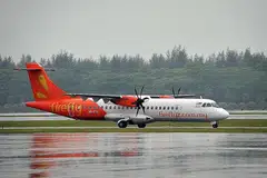 PENERBANGAN KE S'PURA DIGANTUNG: Kesan penggantungan penerbangan langsung Firefly ke Singapura menyebabkan anak syarikat Malaysia Airlines itu mengalami kesan kewangan yang besar. - Foto fail