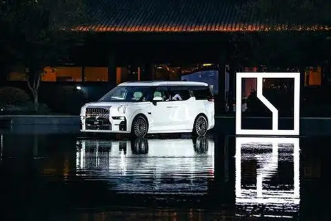 KERETA ELEKTRIK MEWAH: Kereta Zeekr, jenama kenderaan elektrik mewah dari China, akan dijual di Singapura. Bilik pameran kereta itu akan dibina di kawasan Leng Kee Road pada separuh pertama 2024.