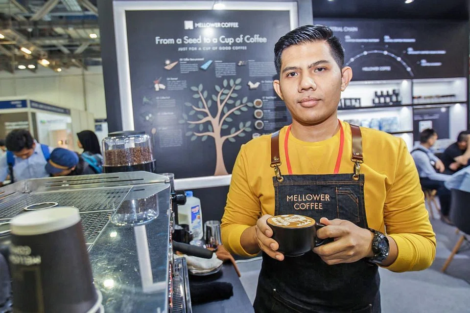 BERSEMANGAT: Encik Kherwanis akur kopi bukan sekadar satu minuman tetapi setiap cawan kopi itu ada cerita di sebaliknya. - Foto BH oleh IQBAL FAIZAL