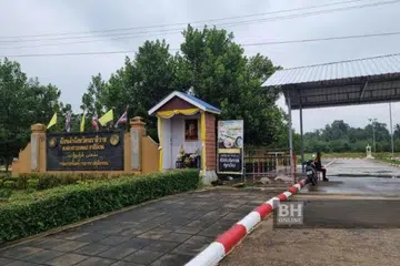 Penyanyi dikir barat bersama lima rakyat Malaysia yang lain ditahan di Penjara Narathiwat, Thailand. 