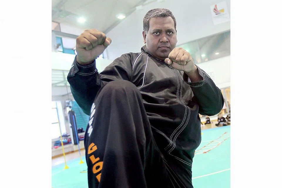Sheik Alau'ddin Yacoob Marican, - silat :- Ketiga-tiga bergelar juara dunia bukan sekali tetapi dua kali dengan Sheik Farhan dan Shakir mendapat inspirasi daripada Sheik Alau'ddin - kini Ketua pegawai Eksekutif Persisi - yang mula mengharumkan negara pada tahun-tahun 1990-an 