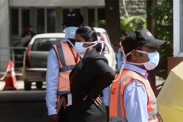 Pengawal keselamatan di Hospital Baptist Bangalore dilihat memakai pelitup muka pada 6 Januari selepas dua kes jangkitan ‘Human Metapneumovirus’ (HMPV) dikesan di Bangalore, India.