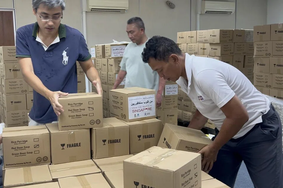 Pembungkusan bekalan bantuan kemanusiaan ketiga ke Gaza, kali ini dilaksanakan anggota Humanity Matters, serta kerjasama dengan rakan-rakan sektor swasta.