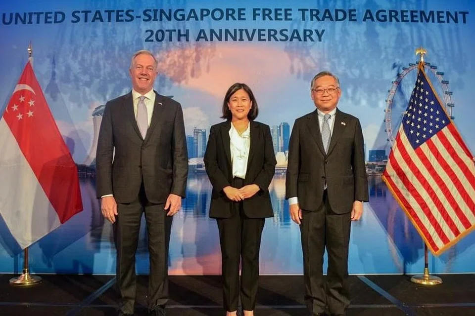 Menteri Perdagangan dan Perusahaan, Encik Gan Kim Yong (kanan) bersama Wakil Perdagangan Amerika Syarikat, Cik Katherine Tai dan presiden dan ketua eksekutif Majlis Perniagaan Amerika-Asean, EncikTed Osius di majlis resepsi pada 29 April, sempena ulang tahun ke-20 Perjanjian Perdagangan Bebas AS-Singapura. 