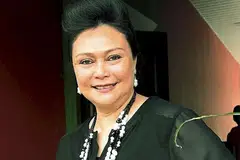 INGIN ANAK MUDA KENANG JASA: Datuk Khadijah Ibrahim ingin penyanyi muda hargai sumbangan penyanyi, komposer dan penulis lirik lagu-lagu malar segar. - Foto ihsan KHADIJAH IBRAHIM