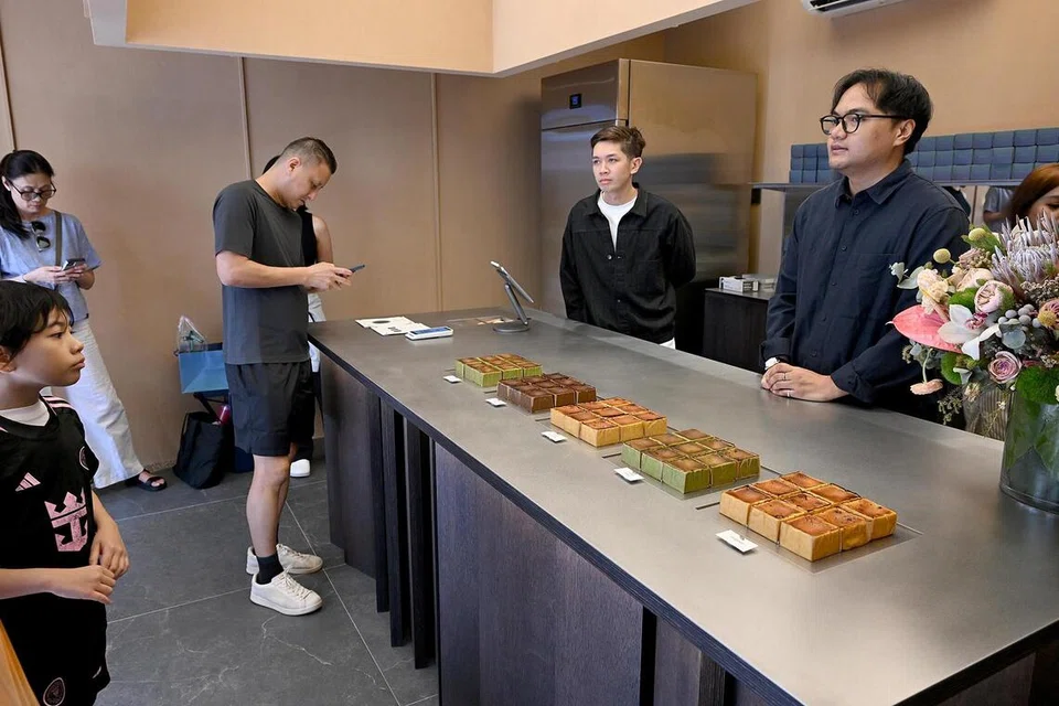 Konsep kedai Paparch minimalis menjadikan kek keju tumpuan kedai itu. 