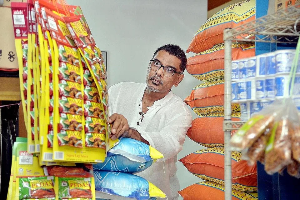 BERPEGANG PADA PENDEKATAN SEDERHANA: Encik Abdul Kadir berpegang kepada pendekatan serba sederhana dan konsisten dalam mengembangkan perniagaannya. - Foto KHALID BABA