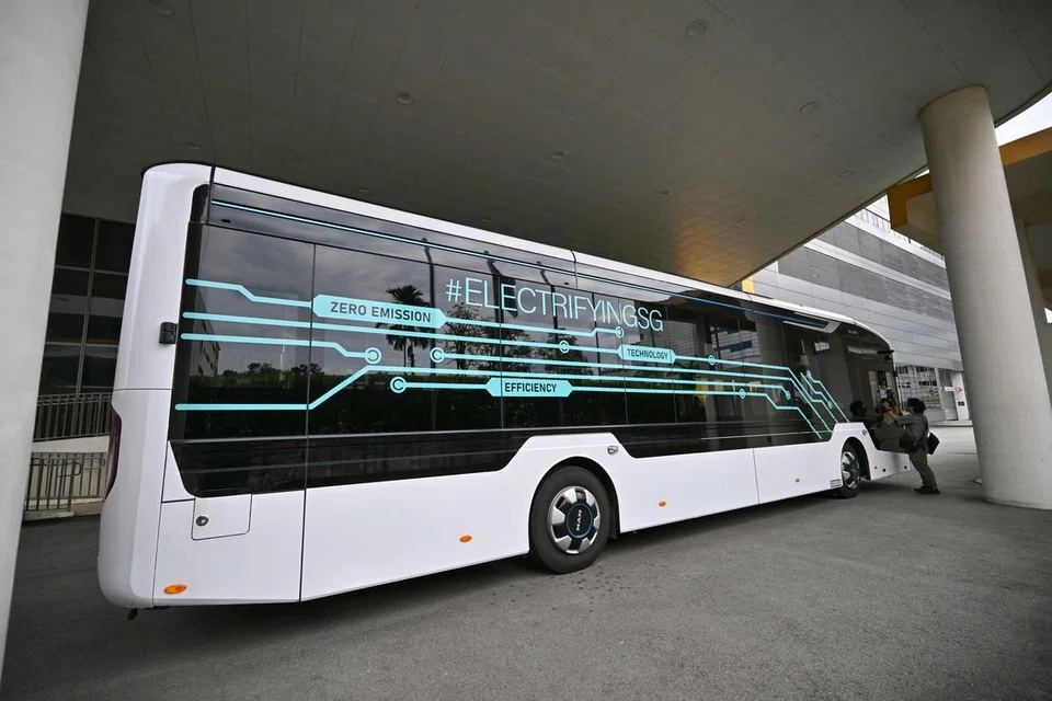 Bas ‘MAN Lion’s City E’ keluaran MAN Truck and Bus ini menggunakan teknologi bateri generasi baru dan mempunyai antara kapasiti bateri tertinggi dalam kalangan bas elektrik satu tingkat di sini. Bas ini diperkenalkan di satu pameran di Hab ST Engineering di Ang Mo Kio Electronics Park Road pada 29 Ogos.