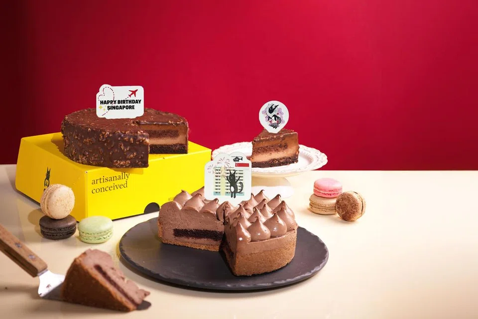 Semua potongan kek keju, Cat & the Fiddle, pada harga $5.90 setiap potong dan Macaron Feline 3.0 pada harga $9.90 setiap kotak dalam tempoh promosi.