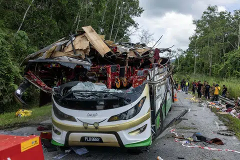 M’sia, kemalangan bas, pelajar universiti maut