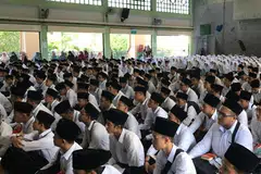 PERUBAHAN POSITIF: Ciri pengajaran yang lebih bersepadu, menurut mudirah Madrasah Aljunied Al-Islamiah Cik Khairiana Zainal Abiden. menggalak proses pemikiran yang lebih kritikal selain membentuk perwatakan peribadi pelajar. - Foto MADRASAH ALJUNIED/FACEBOOK