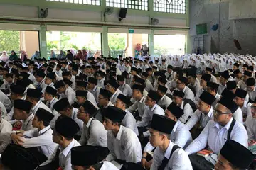 PERUBAHAN POSITIF: Ciri pengajaran yang lebih bersepadu, menurut mudirah Madrasah Aljunied Al-Islamiah Cik Khairiana Zainal Abiden. menggalak proses pemikiran yang lebih kritikal selain membentuk perwatakan peribadi pelajar. - Foto MADRASAH ALJUNIED/FACEBOOK