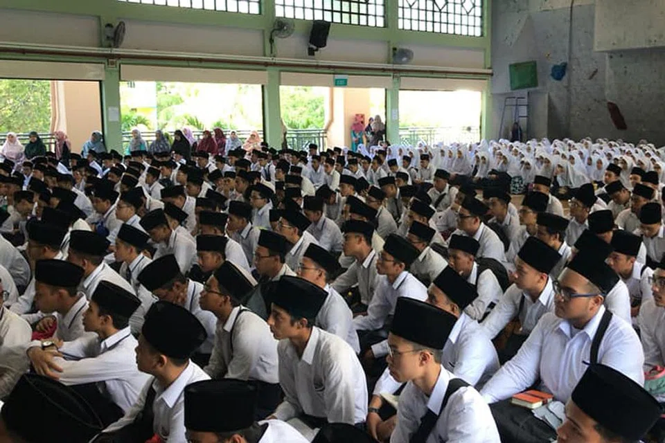 PERUBAHAN POSITIF: Ciri pengajaran yang lebih bersepadu, menurut mudirah Madrasah Aljunied Al-Islamiah Cik Khairiana Zainal Abiden. menggalak proses pemikiran yang lebih kritikal selain membentuk perwatakan peribadi pelajar. - Foto MADRASAH ALJUNIED/FACEBOOK