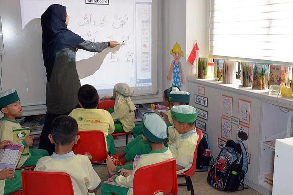 MULA DARI KECIL: Murid-murid mengambil masa tiga tahun untuk menghafal Juz 'Amma bagi kelas harian. Tenaga pengajar bagi program Little Huffaz adalah asatizah Singapura yang diiktiraf di bawah Skim Pengiktirafan Asatizah (ARS).