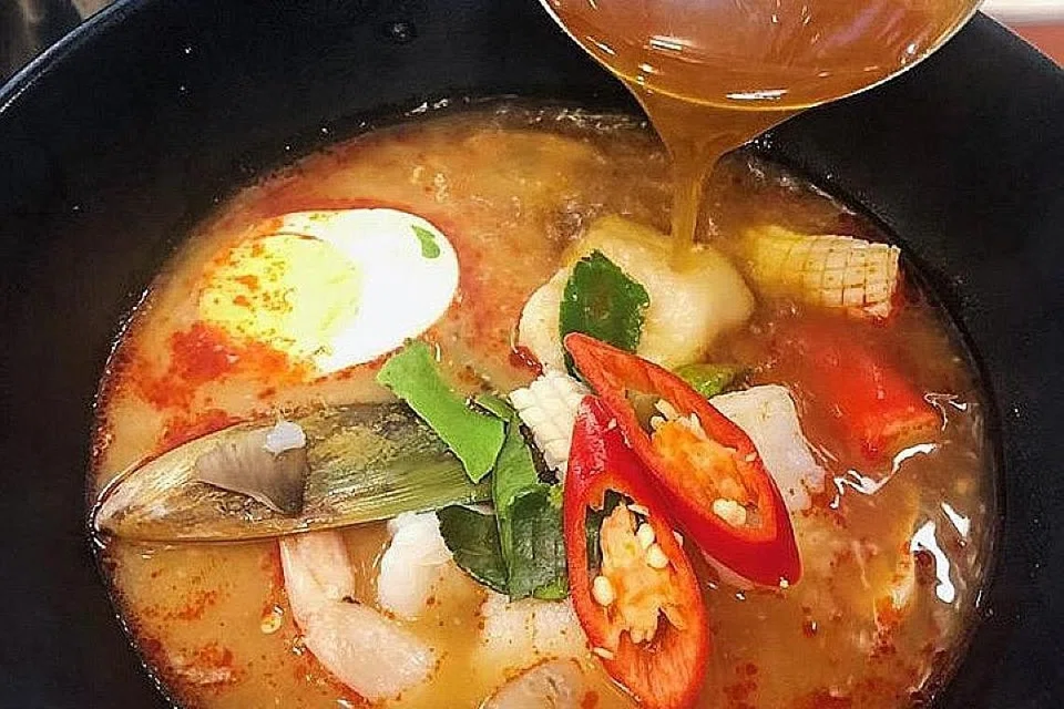 - Foto SAAP SAAP THAI