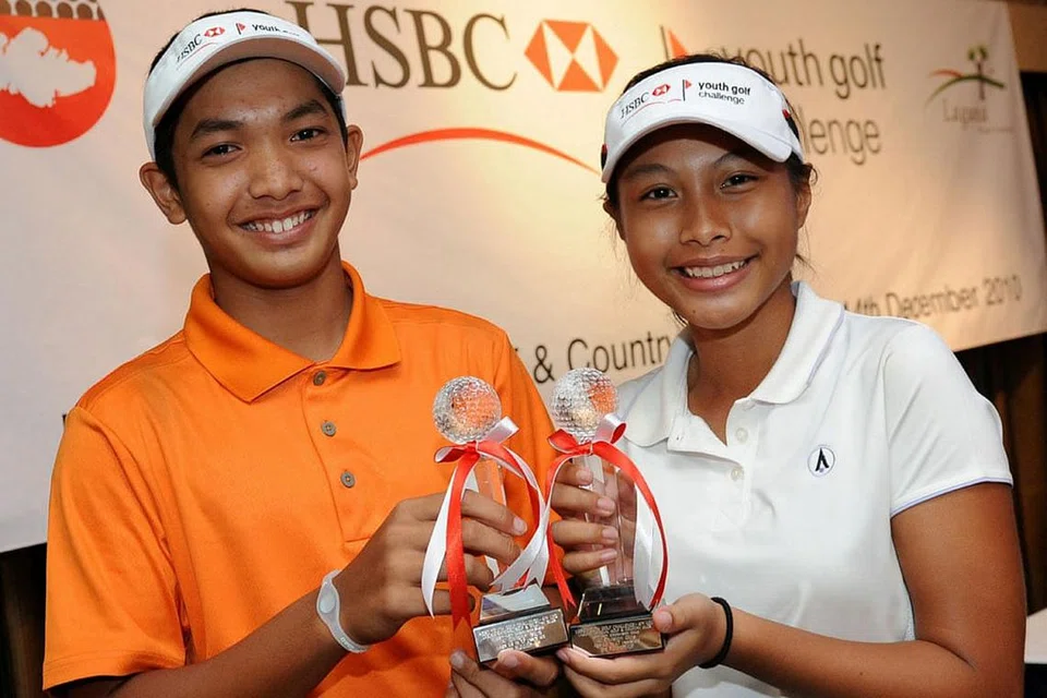 IMBAS BALIK: Nadhra semasa sertai pertandingan golf pada 2010. - Foto fail