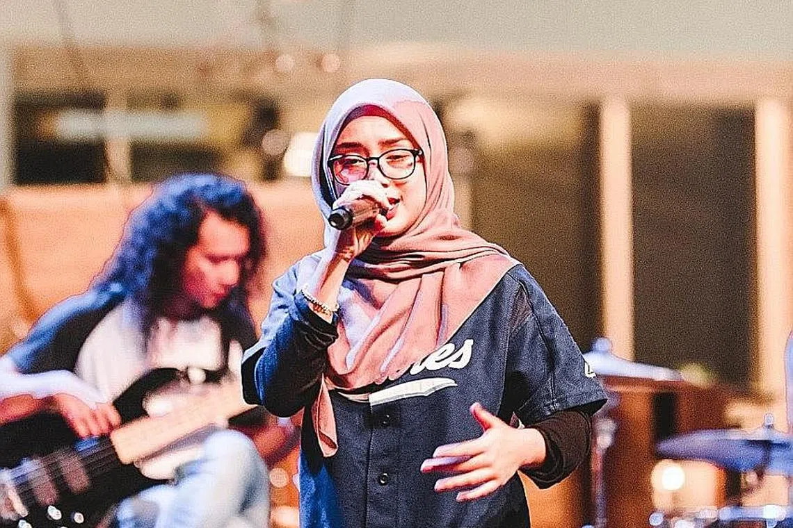 Bunga dalam kalangan 'kumbang' 'rap', Berita Gaya Hidup - Beritaharian.sg