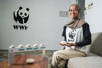 USAHA TINGKAT KESEDARAN: Pegawai eksekutif kanan Dana Kehidupan Liar Sedunia (WWF)-Singapura, Cik Amira Rafi, terlibat dalam usaha pemuliharaan melalui pendidikan dan program jangkauan masyarakat.