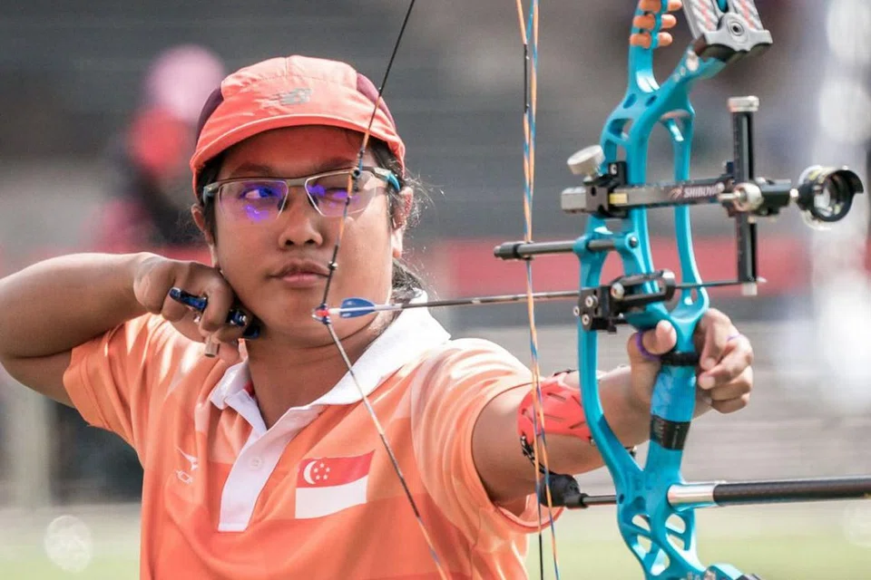 SRIKANDI SUKAN MEMANAH: Cik Nur Syahidah (atas) pernah mewakili negara di Sukan Paralimpik Rio 2016. Beliau mewakili negara di Sukan Para Asia yang diadakan di Indonesia semasa majlis anugerah ini diadakan Sabtu lalu. - Foto fail
