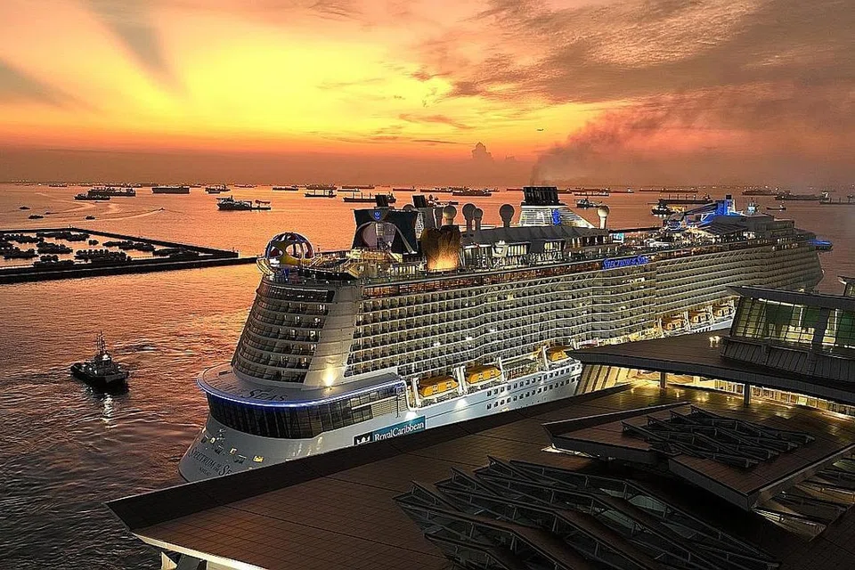 KEMBALI MELANCONG: Syarikat pelayaran itu berkata ia akan menawarkan pelayaran tiga dan empat malam di kapalnya, Spectrum of the Seas, mulai 30 Jun ini. - Foto ROYAL CARIBBEAN