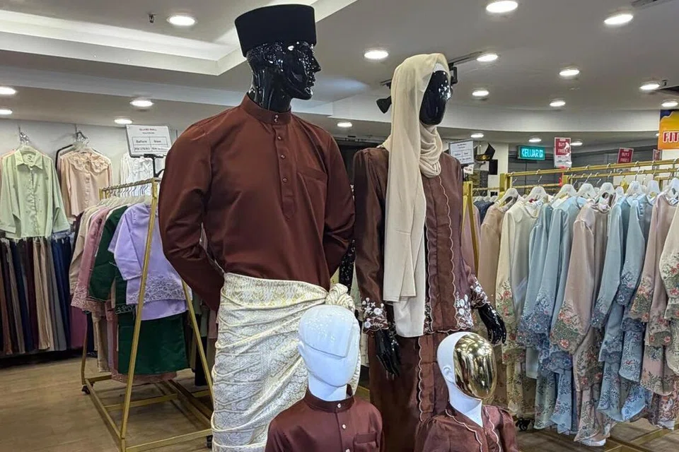 Lebih banyak pilihan busana tradisional di Kuala Lumpur, Jakarta dan Bandung - dari harga mampu milik hingga ke harga ‘kayangan’.