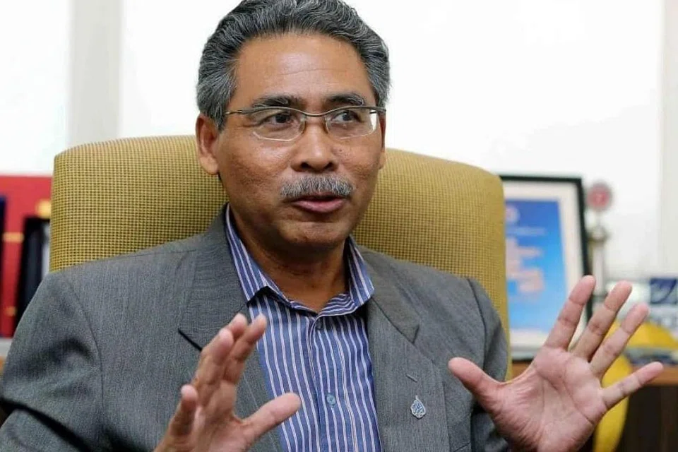 PROFESOR AZMI HASSAN: Langkah pemulihan di peringkat negeri lebih wajar dan adil kerana kadar peringkat nasional dijejas oleh keadaan negeri dengan kes jangkitan tinggi.