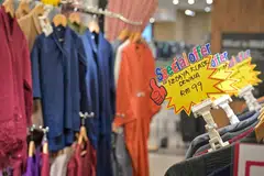 Terdapat pelbagai busana Raya yang boleh dibeli dengan harga yang dimampui di Johor Bahru, Malaysia.
