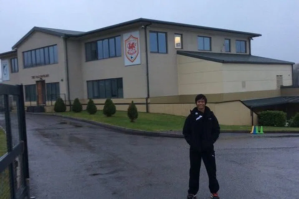 Gavin Lee telah ke United Kingdom (UK) untuk melihat bagaimana pasukan Bawah 23Ttahun Cardiff City berlatih selama dua minggu. 