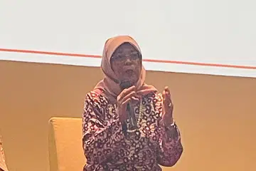 Mantan Presiden, Puan Halimah Yacob, dalam forum ‘Dengan Kesulitan Ada Kemudahan’, acara di Persidangan Muslimah 2024 anjuran Masjid Al-Falah, berkongsi sebahagian amalan, termasuk berusaha membaca Al-Quran setiap hari.