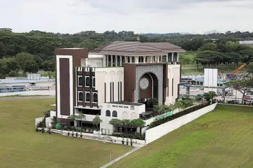 PENTADBIRAN MASJID: Di bawah Akta Pentadbiran Hukum Islam (Amla), semua masjid di Singapura terletak di bawah naungan Muis, Lembaga Pentadbir setiap masjid dikehendaki menyimpan akaun yang baik, dan penyata kewangan bagi setiap masjid mestilah diaudit setiap tahun oleh seorang akauntan awam bertauliah. - Foto fail