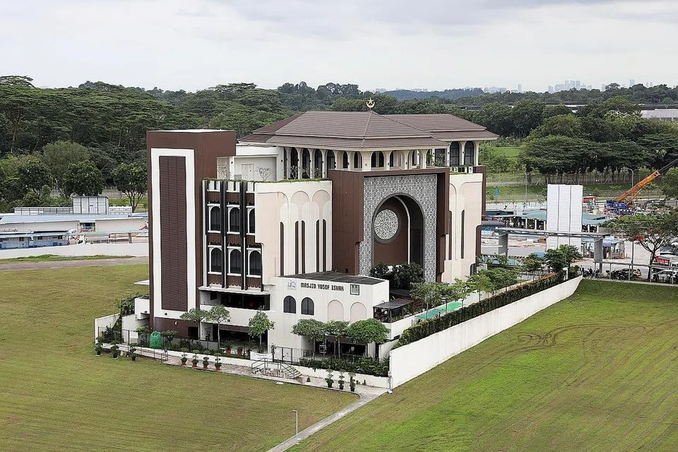 PENTADBIRAN MASJID: Di bawah Akta Pentadbiran Hukum Islam (Amla), semua masjid di Singapura terletak di bawah naungan Muis, Lembaga Pentadbir setiap masjid dikehendaki menyimpan akaun yang baik, dan penyata kewangan bagi setiap masjid mestilah diaudit setiap tahun oleh seorang akauntan awam bertauliah. - Foto fail