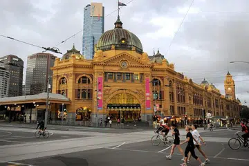 ANTARA TUMPUAN: Stesen kereta api di Flinders Street di Melbourne, Australia, merupakan salah satu sasaran pengganas. - Foto AFP