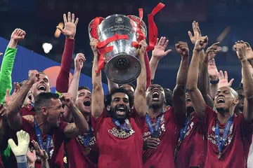 'RAJA EROPAH': Mohamed Salah menjulang mahkota kejuaraan Liga Juara-Juara semasa meraikan kejayaan Liverpool muncul juara Eropah buat kali keenam dalam sejarahnya minggu lalu. - Foto AFP