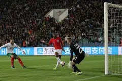 KEJAYAAN LALU TIADA ERTI: Penyerang Raheem Sterling (jersi merah) menjaringkan gol keempat England dalam perlawanan kelayakan Euro 2020 menentang Bulgaria pada October 2019. England menang 6-0 dalam perlawanan pusingan kedua itu, namun pengurus Gareth South menganggap pasukan Three Lions gagal jika ia tidak masuk separuh akhir Euro 2020. - Foto fail