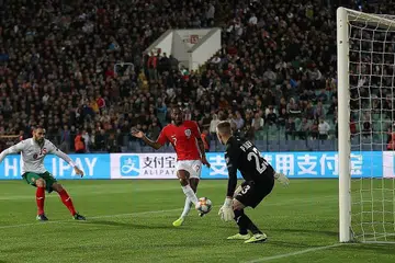 KEJAYAAN LALU TIADA ERTI: Penyerang Raheem Sterling (jersi merah) menjaringkan gol keempat England dalam perlawanan kelayakan Euro 2020 menentang Bulgaria pada October 2019. England menang 6-0 dalam perlawanan pusingan kedua itu, namun pengurus Gareth South menganggap pasukan Three Lions gagal jika ia tidak masuk separuh akhir Euro 2020. - Foto fail