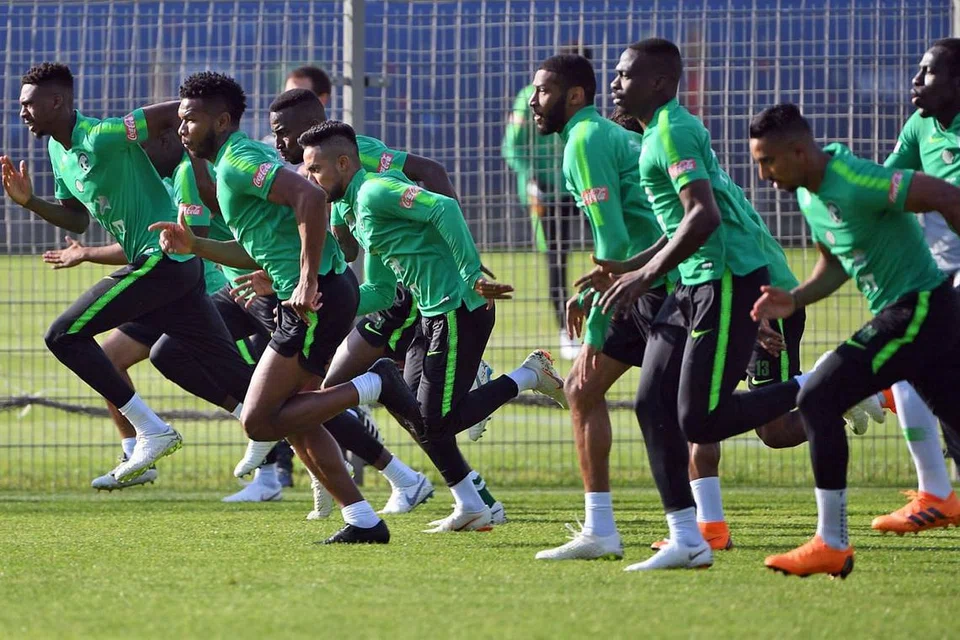 PERSEDIAAN RAPI: Meskipun bukan favorit, namun Arab Saudi akan berusaha membuktikan kemampuan mereka apabila berdepan Russia dalam perlawanan pembukaan Piala Dunia malam ini. - Foto AFP