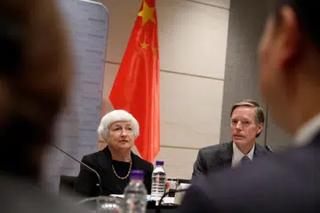 PERTEMUAN PENTING: Setiausaha Perbendaharaan Amerika Syarikat (AS), Cik  Janet Yellen dan Duta AS ke China, Encik Nicholas Burns, mengadakan pertemuan dengan wakil masyarakat perniagaan AS di China, di Bejing, pada Jumaat (7 Julai). 