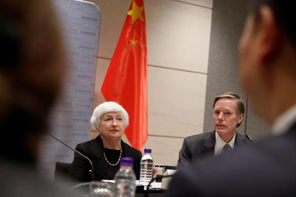 PERTEMUAN PENTING: Setiausaha Perbendaharaan Amerika Syarikat (AS), Cik  Janet Yellen dan Duta AS ke China, Encik Nicholas Burns, mengadakan pertemuan dengan wakil masyarakat perniagaan AS di China, di Bejing, pada Jumaat (7 Julai). 
