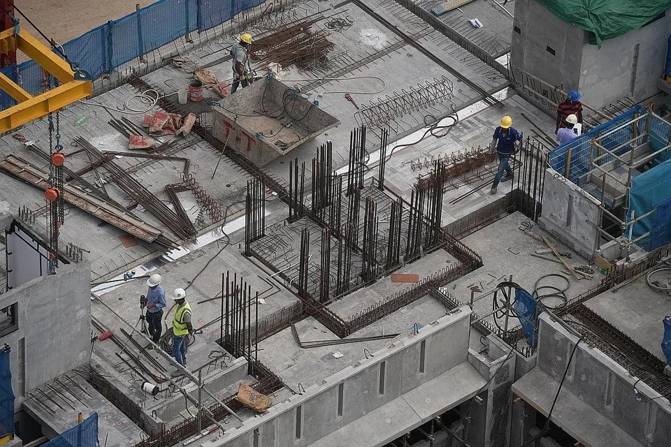 TERJEJAS: Sektor binaan terjejas dengan penularan koronavirus kerana menggajikan ramai pekerja asing termasuk dari China. - Foto BH oleh KUA CHEE SIONG