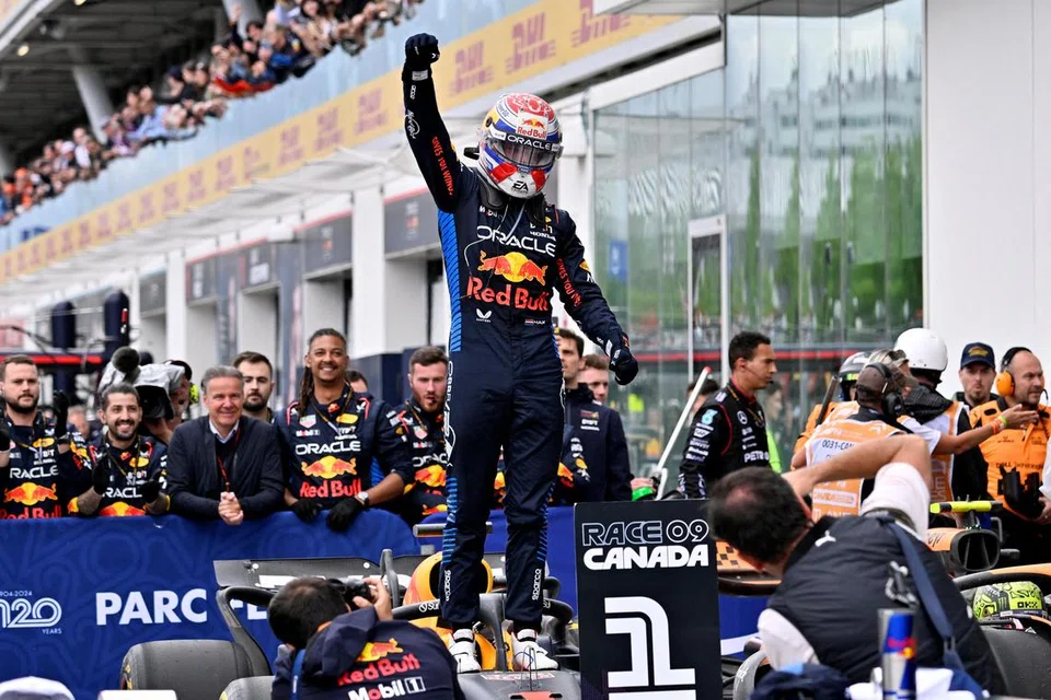 Pemandu Red Bull, Max Verstappen, meraikan kemenangannya selepas menjuarai Grand Prix Canada. 