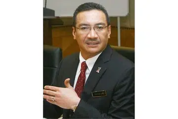 DATUK SERI HISHAMMUDDIN HUSSEIN: Disoal siasat oleh Suruhanjaya Pencegahan Rasuah Malaysia (SPRM) antara 10 pagi dan 1 petang Isnin lalu. - Foto fail
