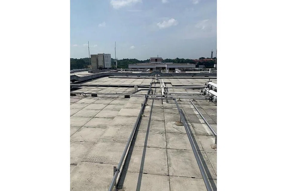 TAHAN CUACA PANAS: HDB kini menyelidik penggunaan bahan penebatan (insulation) di bumbung flat untuk menahan kesan cuaca panas dan mengurangkan suhu bangunan. - Foto HDB