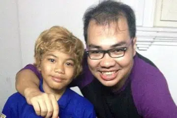 NAFI SEGALANYA: Bekas pengurus Tegar Septian, Arif Dollah (kanan), telah menyerahkan dakwaan ke atas beliau kepada peguamnya. - Foto MUHAMMAD ARIF DOLLAH