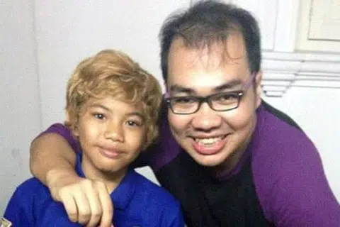 NAFI SEGALANYA: Bekas pengurus Tegar Septian, Arif Dollah (kanan), telah menyerahkan dakwaan ke atas beliau kepada peguamnya. - Foto MUHAMMAD ARIF DOLLAH